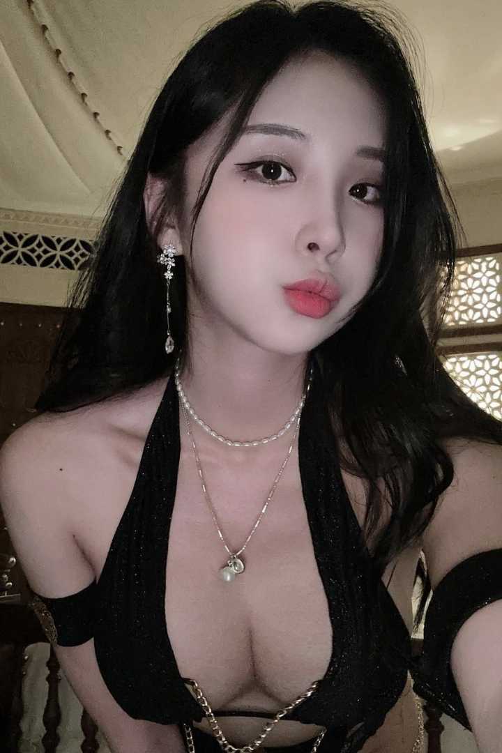 Jing Bei | 22yo C Cup Chinese Escort KL | Incall Outcall Call Girl